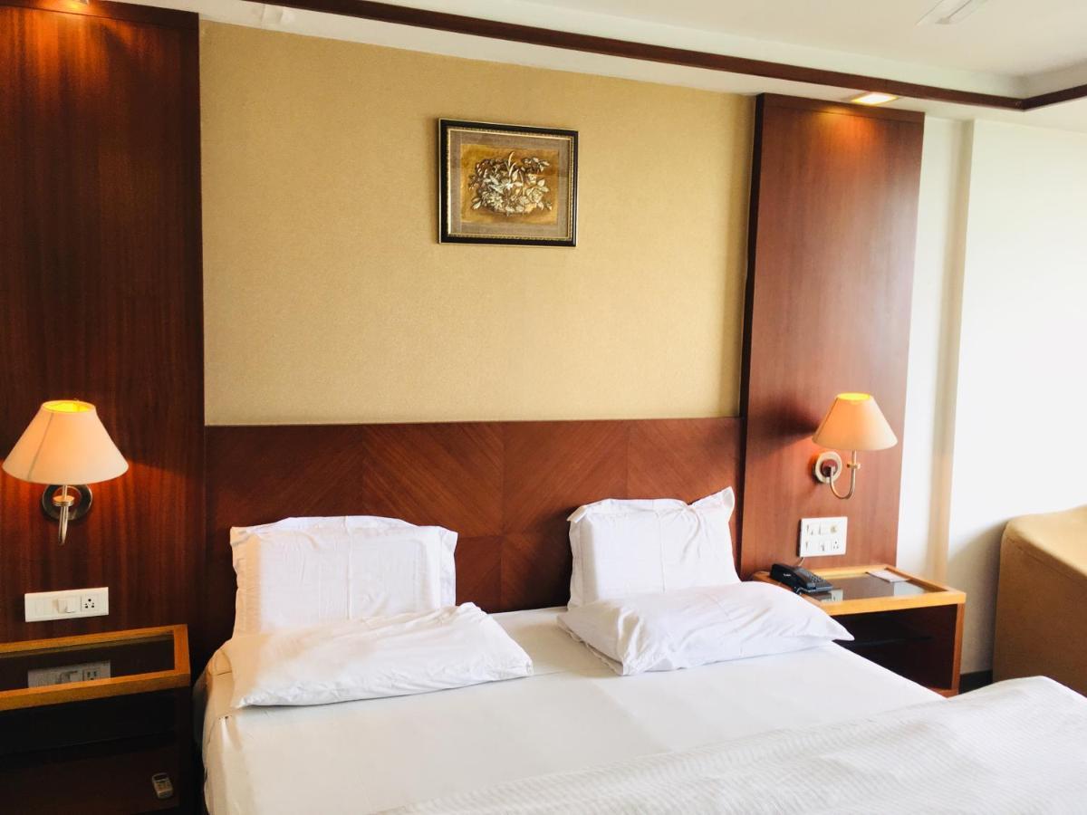 Hotel Jammu Ashok Zewnętrze zdjęcie